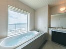 ■本館-スーペリアスイート-■72u。海を眺めながら足を伸ばしてゆったり。ジャグジー付きバスルーム♪