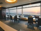 ■本館最上階-ダイニング&バー「キーウエスト」-■明石海峡大橋が広がるモダンな空間で上質なひと時を。