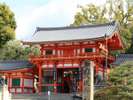 【八坂神社】観光客に大人気のスポット。ホテルからバスで15分です。