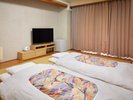 和室10畳 . 1〜5名様.(トイレ・洗面台付き, お風呂は大浴場をご利用下さい)
