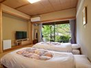 和洋室10畳 1〜3名様. (トイレ・洗面台付き,お風呂は大浴場をご利用下さい)