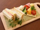 【Morning】お好みの具材で楽しむセルフサンドイッチ&クラッカー。