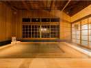 村中の湯 たゆたゆ夜は昼の開放的な雰囲気と変わって落ち着きます