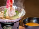 【長崎彩り箱会席】黄金出汁の和牛鍋