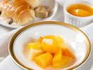 【朝食バイキング】さっぱり爽やかなカットフルーツ。
