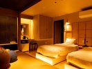 【和洋室】畳にベッドを配した和モダンタイプ。靴を脱いでゆっくりくつろげます。