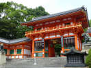 縁結びで有名な八坂神社:バスで約15分