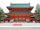 開運で有名な平安神宮:バスで約20分