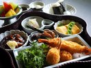 【お子様御膳】※小学生向けエビフライ(油物)・出汁巻・刺身・ハンバーグ・おにぎり・デザートなど