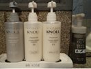 KNOLLのコンディショナー、シャンプー、ボディーソープ(女性大浴場)