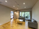 【別邸さくら/洋室一例】くったりと寛げる、独立したリビングプペース。