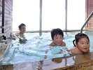 【貸切風呂】お子様用のお風呂マットやシャンプーハット、おもちゃもご用意しております。