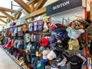 アパレルやバッグ、ゴーグルなどBURTONグッズも★