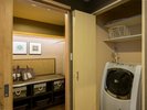 【レジデンシャルスイート・ファミリータイプ】大型冷蔵庫、洗濯機もございます。