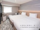 【2025年改装】スタンダードツイン(客室一例)/18uの洋室ダブルベッドルームです。ユニットバス。