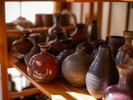 【館内】館内では随所に陶芸や所、絵画などを展示しております。ご観覧されてみてはいかがでしょうか