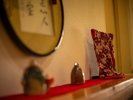 【館内】館内の趣向に沿った展示物を各所にあしらっております