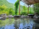 【混浴露天風呂 岩鏡】山水画のような景色をご堪能ください
