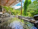 【混浴露天風呂 岩鏡】豊富に湧き出ずる老神温泉の湯をご堪能ください