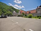 駐車場は乗用車70台 バス3台 駐車可能です