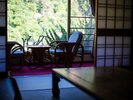 【山の景色を愉しむ ひろびろ和室 10畳】自然が織りなす美しい景色と寛ぎのひとときを