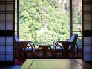 【山の景色を愉しむ ひろびろ和室 10畳】