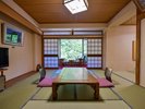 【山の景色を愉しむ ひろびろ和室 10畳】
