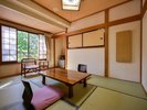 【こじんまり和室 6畳】こぢんまりとしていながらも、心地よい落ち着きを感じる和室