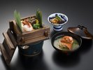 【薩摩特別会席】彩り豊かなせいろ蒸しには、鹿児島産のタカエビを使用。伊勢海老の頭の入った味噌汁も。