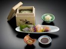 【薩摩特別会席】鮮度抜群の旬のお刺身は、付けダレに納豆醤油を添えて。お魚との相性は抜群です。