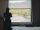 ゲストルーム:25平米禁煙・シモンズ製ベッド シンプルながら機能的で温かみのある空間でお寛ぎください。