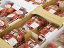 交流にぎわい棟(道の駅)(ホテルから徒歩1分):奈良県産のイチゴをたくさん取り揃えています