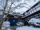 雪のエントランス