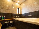 ファミリーデラックスルーム:大浴場以外にお部屋のお風呂もご利用いただけます