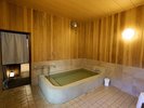 男女別湯どころ。群馬県百石温泉より運んできた源泉です