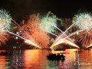 宮津燈籠流し花火大会 宮津湾と空を鮮やかに染め上げる海上スターマイン 当館より車で約15分