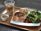 「Bakery & Table 東府や 足湯カフェ」 足湯とともにカフェを楽しめる温泉ならではのベーカリーカフェ