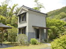 大正時代の蔵を改装した「東府や資料館」は、徳川家康の側室お万の方・唐人お吉の資料を展示中です