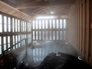 【貸切露天風呂】蔵王岩をくり抜いた大きな作り。 蔵王連峰を一望できます。