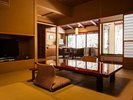 【茜 - あかね -】畳の和みと木の温もりが調和する本間は季節の移ろいをお楽しみいただけます。