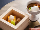 【ご夕食一例】前菜盛り合わせは季節の味覚を少しずつ楽しめる、彩り豊かな前菜です。