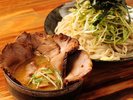 ご当地名物つけ麺、ホテル近くのお店で食べられる!※イメージ