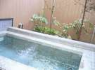 貸切露天「電気風呂」はピリピリして肩こり腰痛等に効きます!お好みでON・OFF出来ますのでご安心を、、、