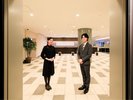 【ロビー】4階がフロント階でございます。