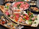 能登牛のしゃぶしゃぶと、旬の海の幸の舟盛りをメインにした会席料理。(写真は5~6人前です)