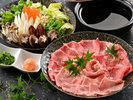 能登牛のしゃぶしゃぶと、旬の海の幸の舟盛りをメインにした会席料理。(写真は5~6人前です)