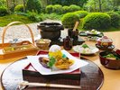 日本料理「木の花」・日本庭園「天嶺(あまね)」を望む完全個室のお席。旬の厳選素材にこだわった会席料理