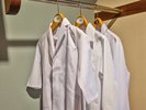 ■恐竜ルーム 和洋室(ツインベッド+6畳)1〜5名【禁煙】お部屋にお子様の白衣をご用意しております