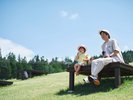 ■ホテル前の芝生エリアの中腹にある「CO-TERRACE」
