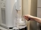 各客室フロアにウォーターサーバーを完備しております。ピッチャーは客室内にご用意しております。